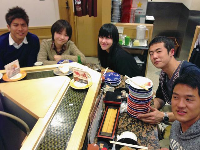 日本の友人とお寿司を食べに行った際の写真